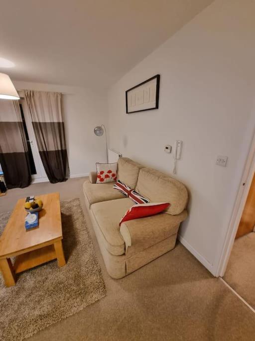 Laura'S Place Apartment Isleworth Ngoại thất bức ảnh