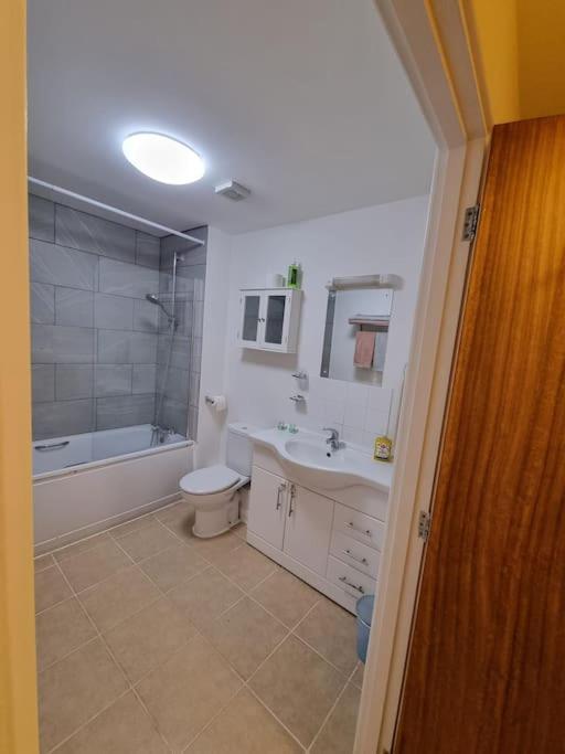 Laura'S Place Apartment Isleworth Ngoại thất bức ảnh